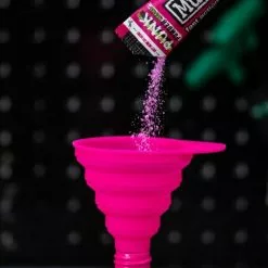 Muc-off Imbuto Silicone Funnel Pieghevole Rosa -Negozio al dettaglio Attrezzo schermata 2022 03 31 alle 15.36.07